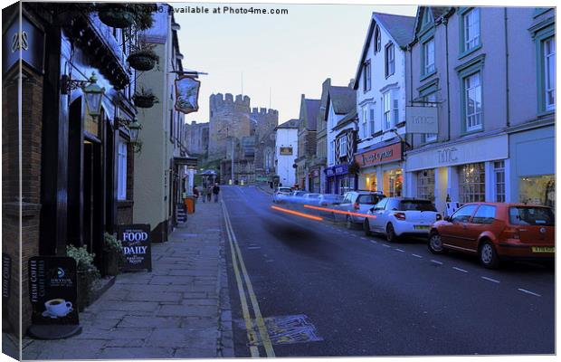  CASTLE HIGH STREET Canvas Print by andrew saxton