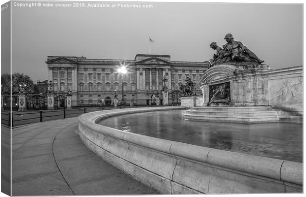  the queens residence Canvas Print by mike cooper