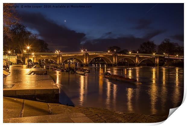 Bridge over the river Thames Print by mike cooper