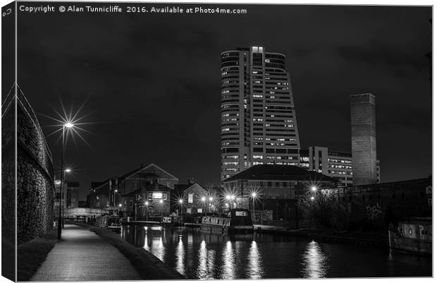 Canal wharf in Leeds Canvas Print by Alan Tunnicliffe