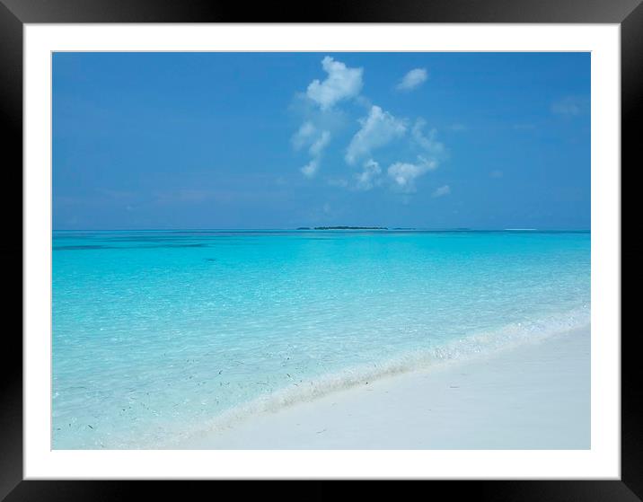 Tranquil seas at Kuredu island Framed Mounted Print by phil pace
