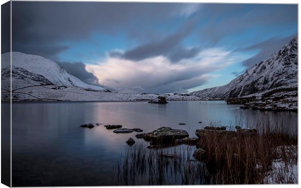 Calm on the Lake , LLyn Idwal  Canvas Print by Chris Evans