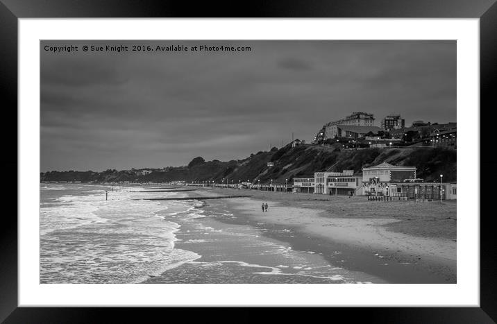 Bournemouth beach in black and white Framed Mounted Print by Sue Knight