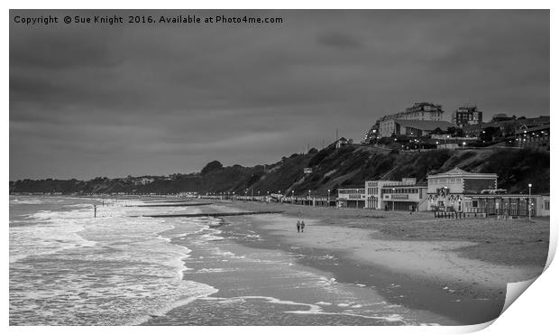 Bournemouth beach in black and white Print by Sue Knight
