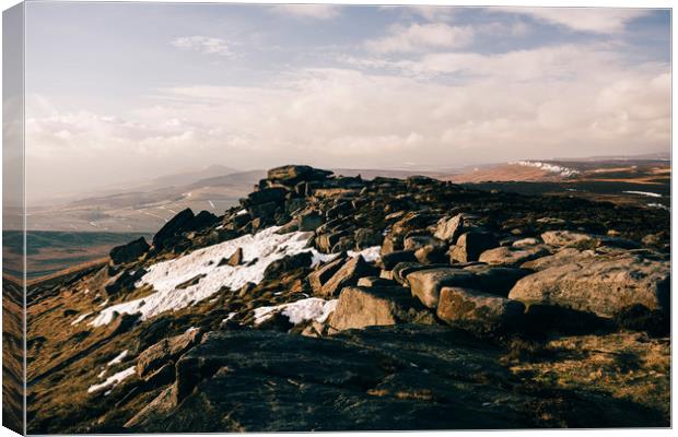 Snow on Stanage Edge at sunset. Derbyshire, UK. Canvas Print by Liam Grant