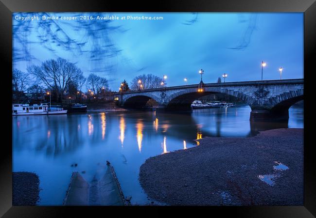 low tide at Kew bridge Framed Print by mike cooper