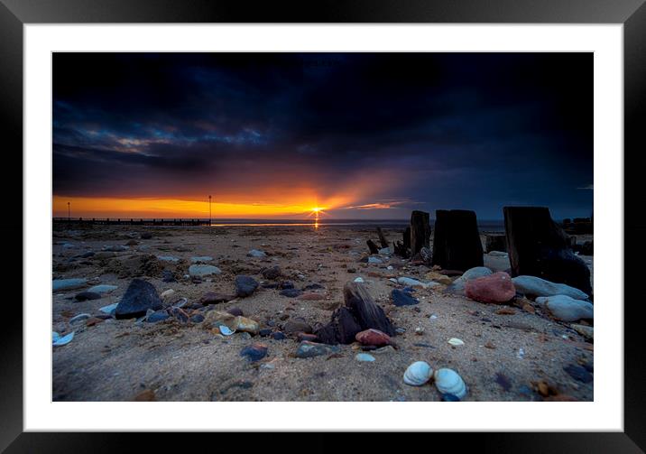 Heacham North Beach Sunset Framed Mounted Print by Alan Simpson