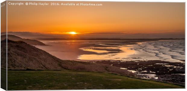 Golden Sunset on Bamburgh Beach Canvas Print by Naylor's Photography