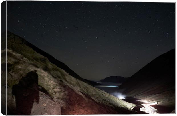 Shadow of a person star gazing in the mountains. C Canvas Print by Liam Grant
