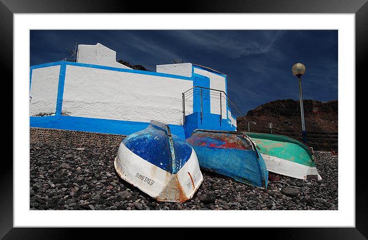 Boats on the beach Framed Mounted Print by Rob Hawkins
