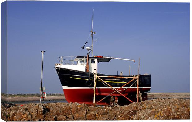 Red and black fishing boat on Lindisfarne Canvas Print by Simon Marshall