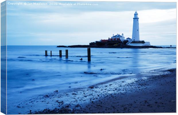 Saint Mary's Lighthouse at Whitley Bay Canvas Print by Ian Middleton