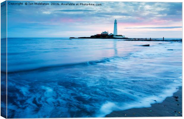 Saint Mary's Lighthouse at Whitley Bay Canvas Print by Ian Middleton