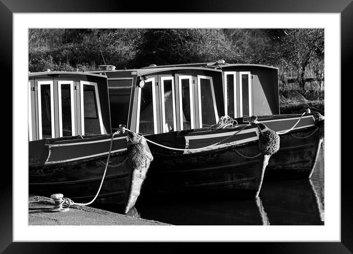 Kennet and Avon narrow boats Framed Mounted Print by Tony Bates