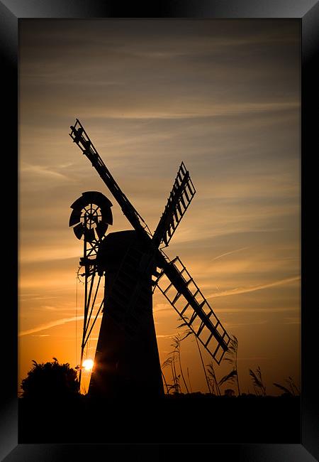 Summer Evening at thurne windmill Framed Print by Simon Wrigglesworth