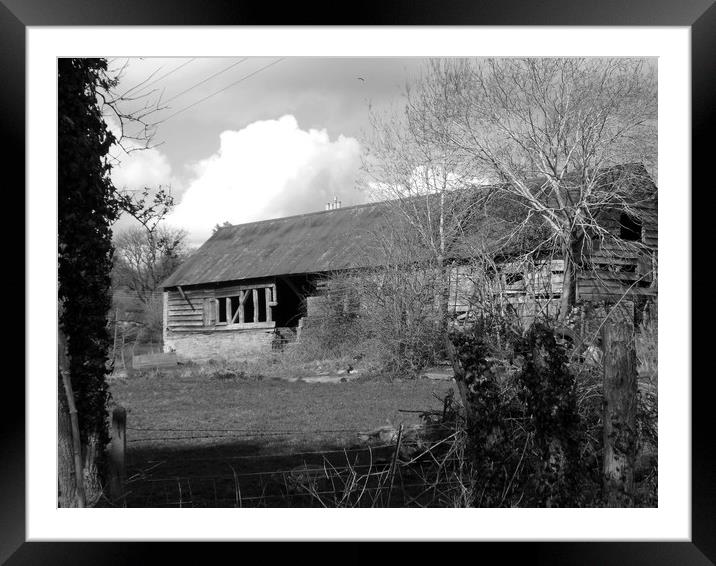 old barn herefordshire Framed Mounted Print by paul ratcliffe