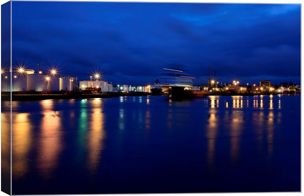 Aberdeen harbour lights Canvas Print by Sonia Packer