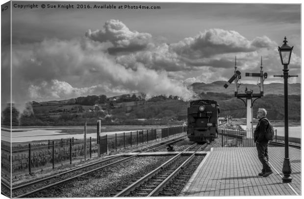 Last train at Porthmadog Canvas Print by Sue Knight