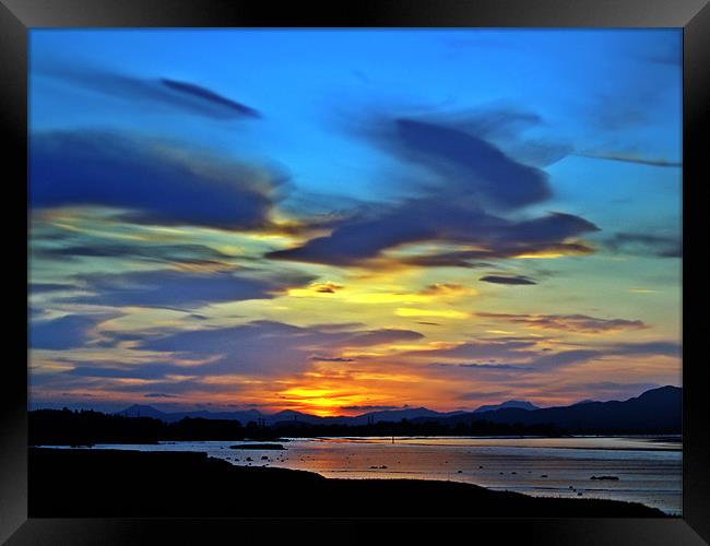 The River Forth At Sundown. Framed Print by Aj’s Images