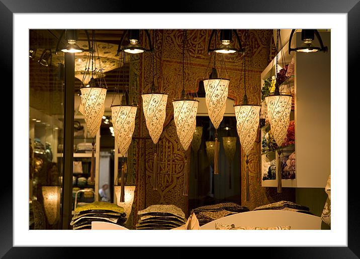 Lantern in shop in Venice, Italy. Framed Mounted Print by Ian Middleton