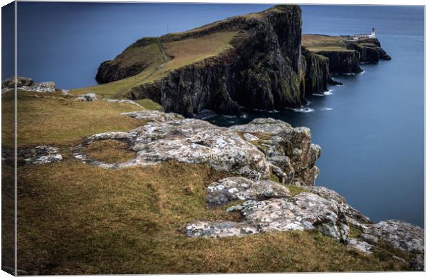 Neist point lighthouse  Canvas Print by chris smith