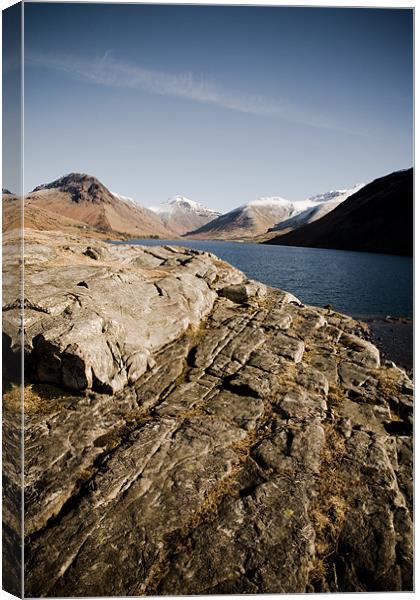 Between a rock and a hard place Canvas Print by Simon Wrigglesworth