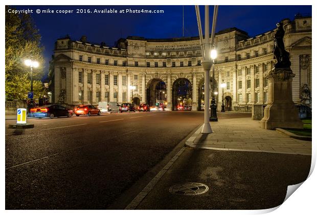 up the Mall to Admiralty arch Print by mike cooper