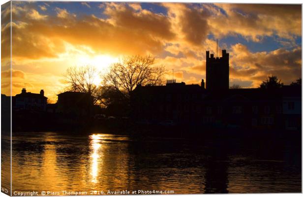 Sunset in Henley-on-thames  Canvas Print by Piers Thompson