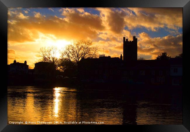 Sunset in Henley-on-thames  Framed Print by Piers Thompson