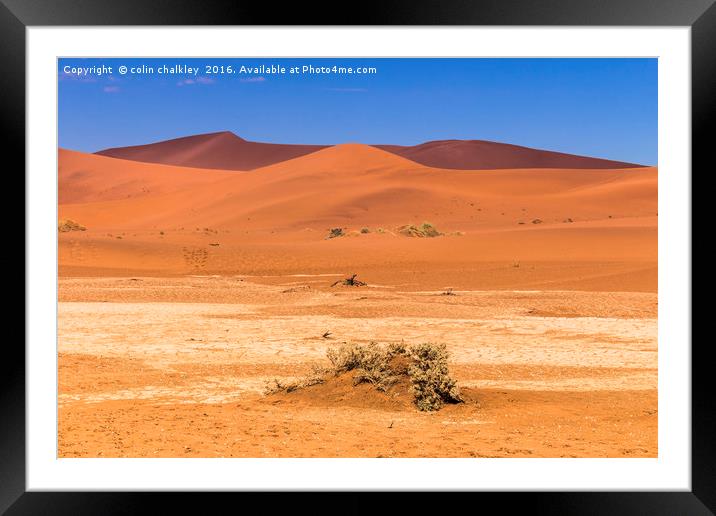 Sossusvlie Sand Dunes, Namib Desert Framed Mounted Print by colin chalkley