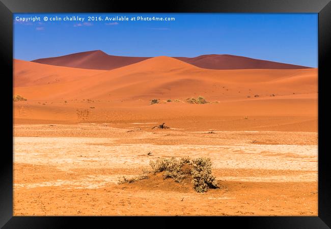 Sossusvlie Sand Dunes, Namib Desert Framed Print by colin chalkley