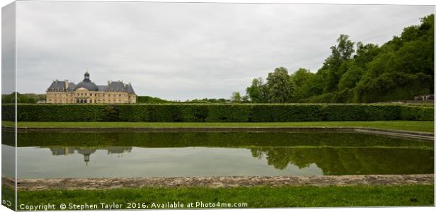 The Gardens of the Chateau de Vaux le Vicomte Canvas Print by Stephen Taylor