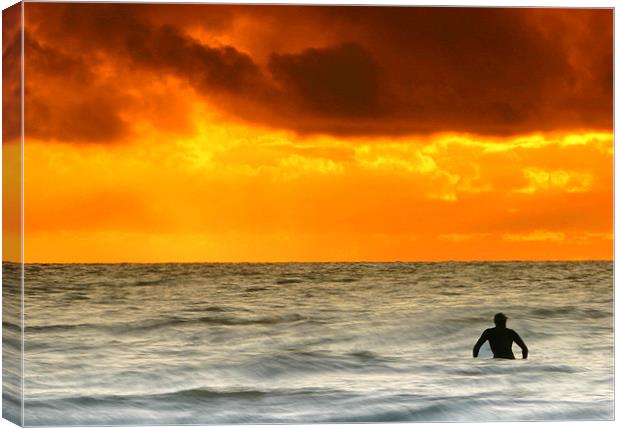 Waiting for the perfect wave Canvas Print by Tom Hall