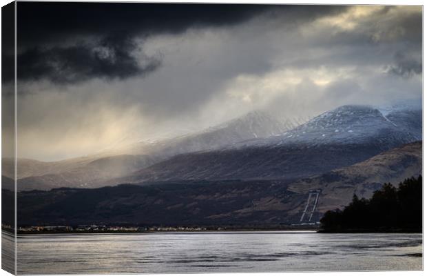 Fort William scotland   Canvas Print by chris smith