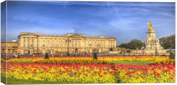 Buckingham Palace London Panorama Canvas Print by David Pyatt