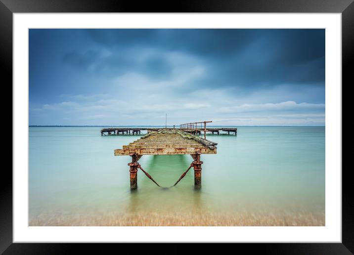 Victoria Pier  Framed Mounted Print by Wight Landscapes