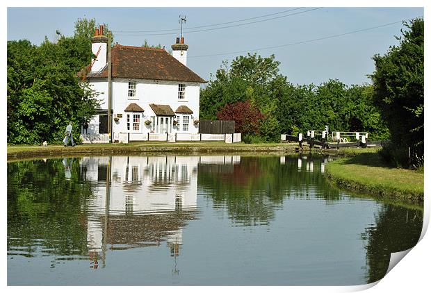 Lock Keepers Cottage nr Marsworth. Print by graham young