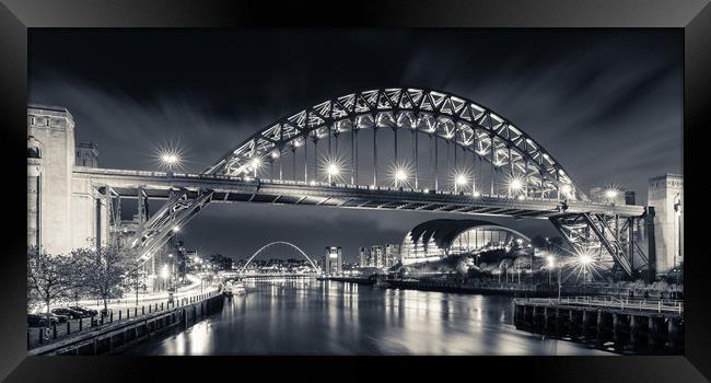 Tyne bridge at night, Newcastle-Upon-Tyne Framed Print by Daugirdas Racys