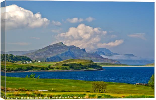 The southern end of the Trotternish Ridge #2 Canvas Print by Richard Smith
