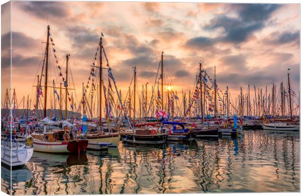 Old Gaffer Sunset Yarmouth Canvas Print by Wight Landscapes