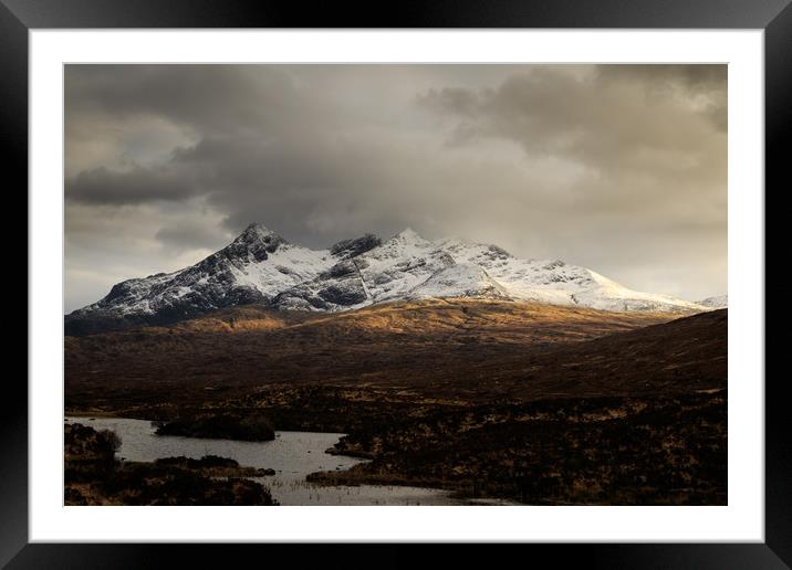 isle of Skye  Framed Mounted Print by chris smith