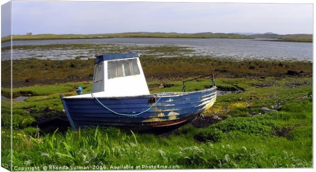 Beached blue boat at east Loch Roag Canvas Print by Rhonda Surman