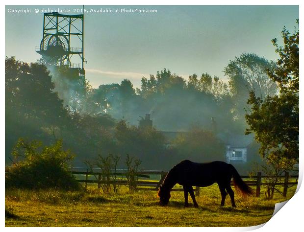 Horse Grazing in Early Morning Mist Print by philip clarke