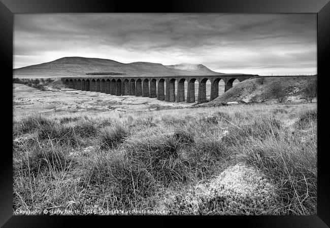 The Viaduct. Framed Print by Garry Smith