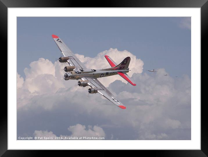 B17 - The Last lap Framed Mounted Print by Pat Speirs