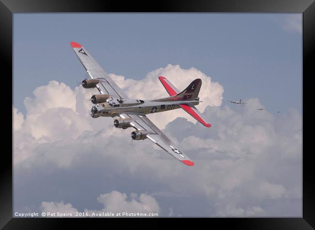 B17 - The Last lap Framed Print by Pat Speirs