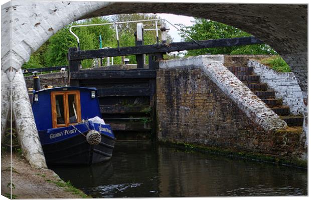 Stockers Lock the Grand Union Canal Rickmansworth Canvas Print by Chris Day