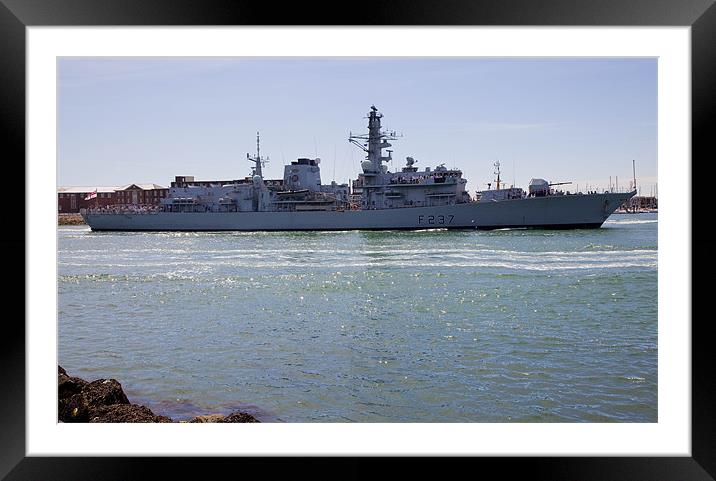 F237 Westminster arriving in Portsmouth Framed Mounted Print by Derek Wallace
