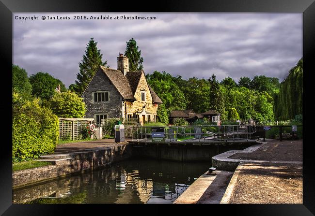 The Lock At Iffley Framed Print by Ian Lewis