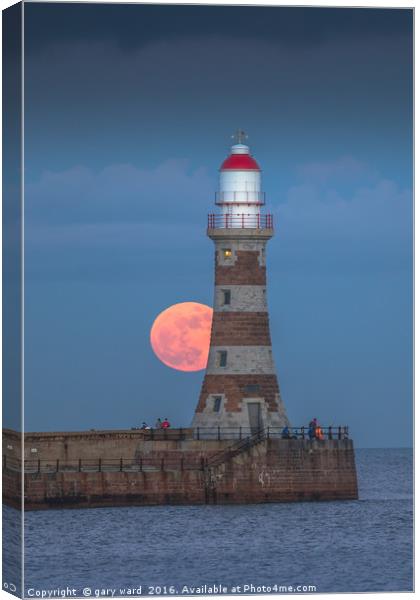 Roker Pier and Lighthouse Moonrise. Canvas Print by gary ward